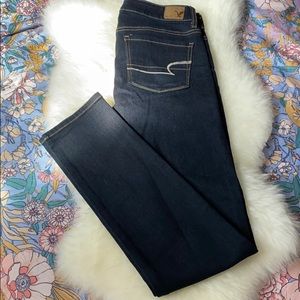 AMERICAN EAGLE DARK WASH SKINNY JEANS